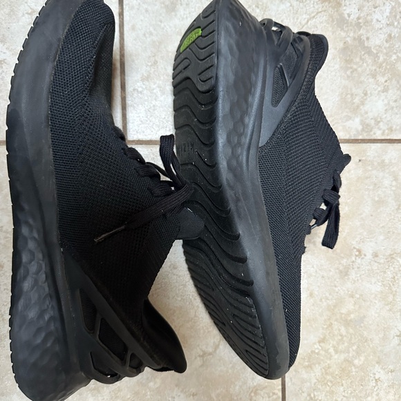 Kizik Step In Black Shoes - Picture 3 of 6